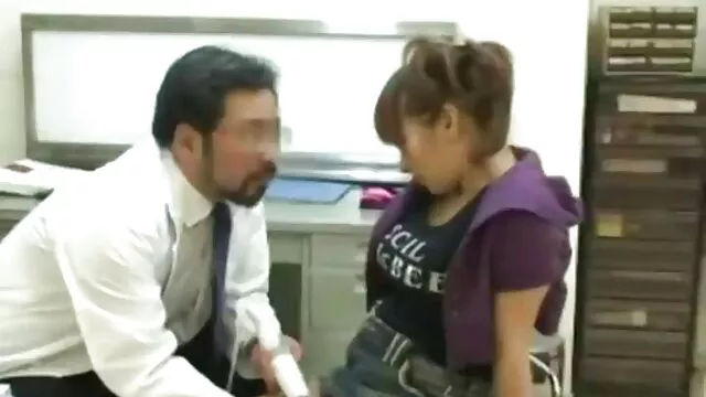 Lenka es una porno español y latino hermosa adolescente amateur caliente