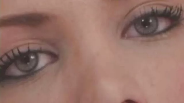 Chica caliente jugando videos porno latino español con sus tetas