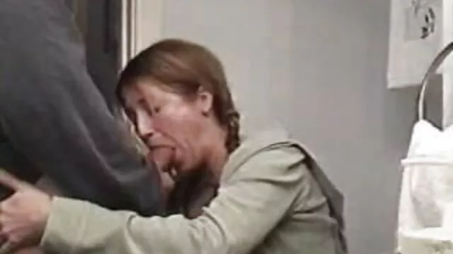 Él recoge y golpea videos porno audio español latino un viejo coño gordo